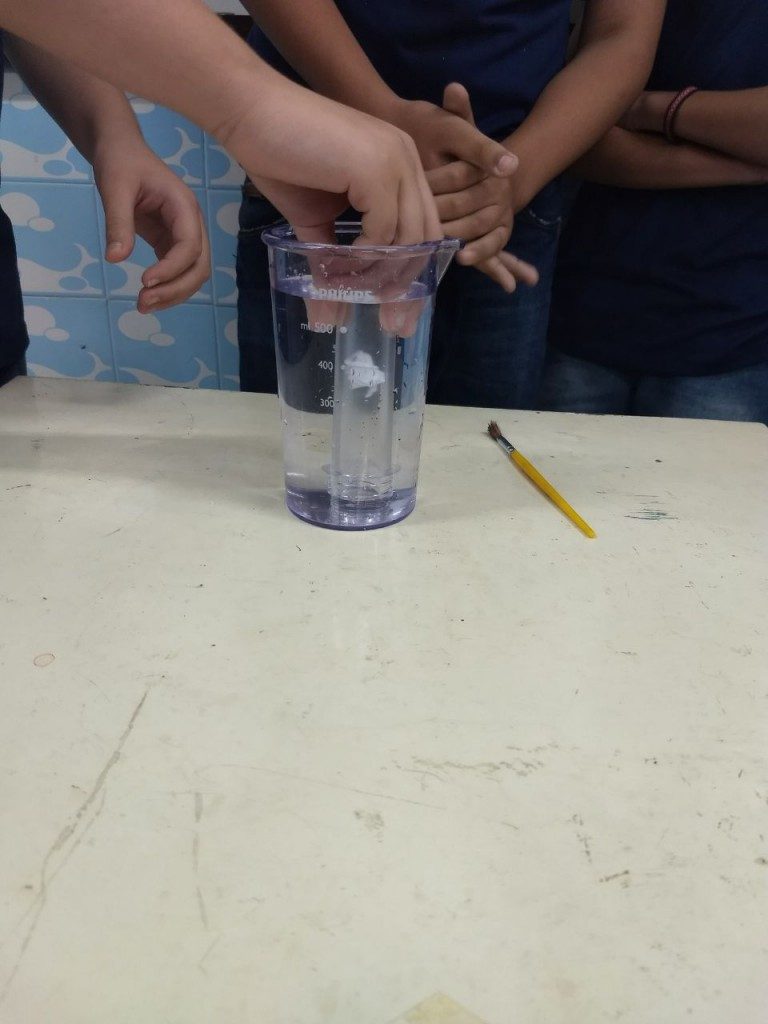 Alunos do 6º ano demonstram com experimentos a existência do ar ...